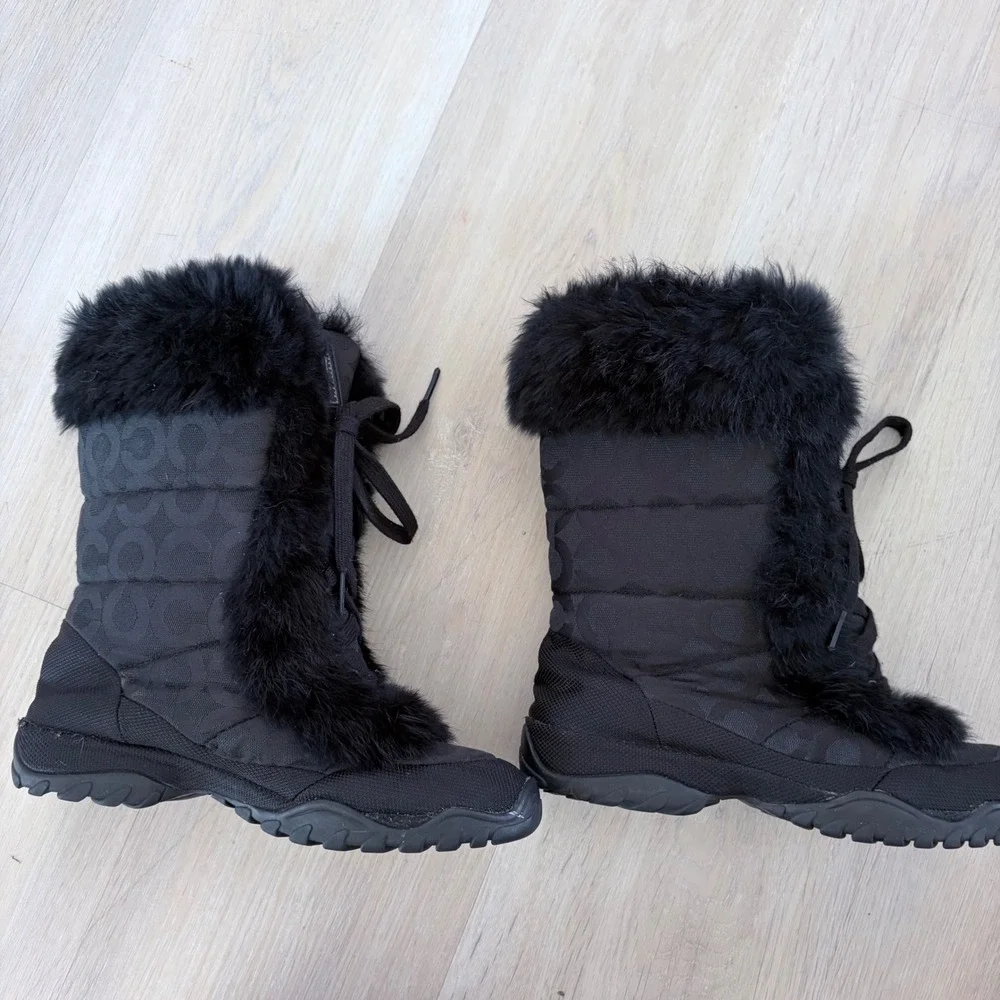 Coach Jennie Black Signature Monogram Quilted Faux Fur Snow Boots Q522 Womens 7B